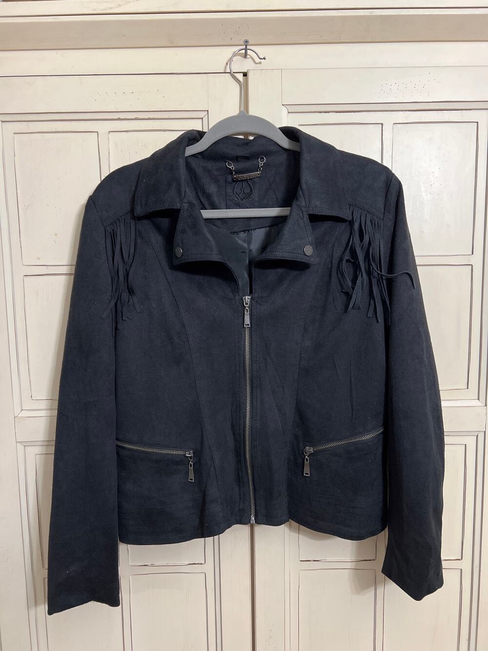 Odyn size large black faux suede jacket with fringe